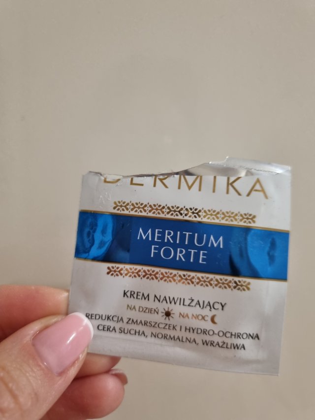 Denkowanie część druga :) Grudzień, kosmetyki w świątecznych opakowaniach lub w świątecznych kolorach: czerwonym, zielonym i złotym 