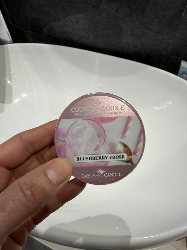 Denkowanie część druga :)  Kwiecień w wiosenno-wielkanocnych barwach - denkuję w żółci, zieleni, bieli i różu. 🐣🍀🐇🌸