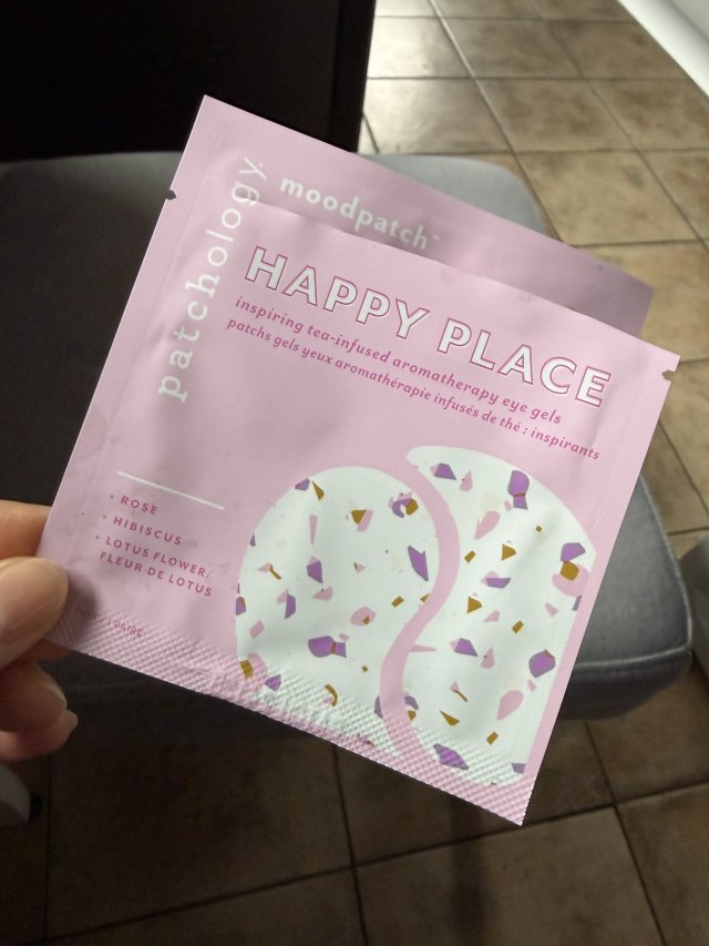 Denkowanie część druga :)  Kwiecień w wiosenno-wielkanocnych barwach - denkuję w żółci, zieleni, bieli i różu. 🐣🍀🐇🌸