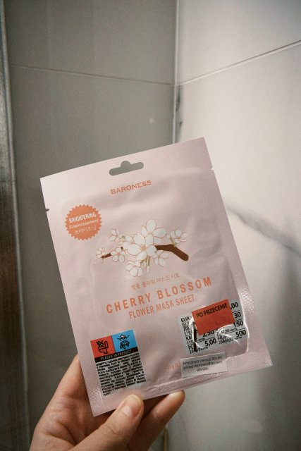 Baroness Maska do twarzy w płacie, Cherry Blossom, Rozświetlająca