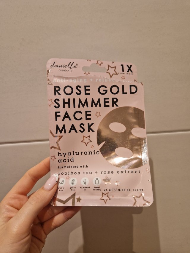 Denkowanie część druga :)  Kwiecień w wiosenno-wielkanocnych barwach - denkuję w żółci, zieleni, bieli i różu. 🐣🍀🐇🌸