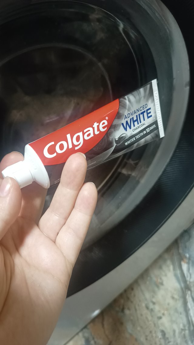 Colgate Pasta do zębów, Advanced White