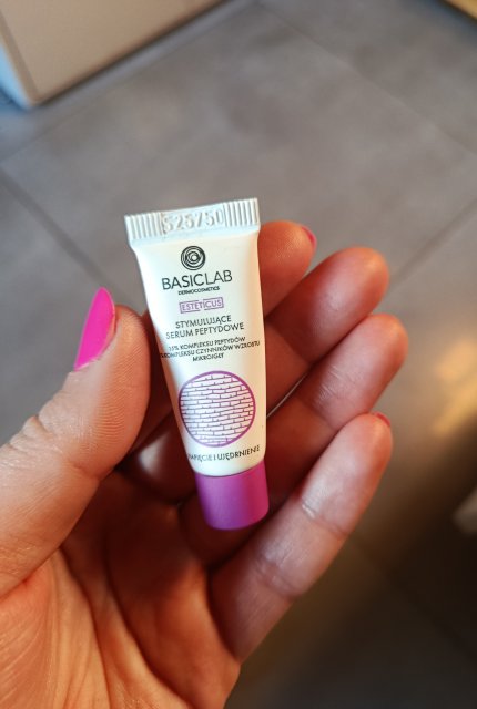 BasicLab Dermocosmetics BasicLab Stymulujące serum peptydowe do twarzy na noc, 15% kompleksu peptydów, 5% kompleksu czynników wzrostu, mikroigły