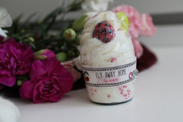 Bomb Cosmetics Babeczka do kąpieli, Fly Away Home