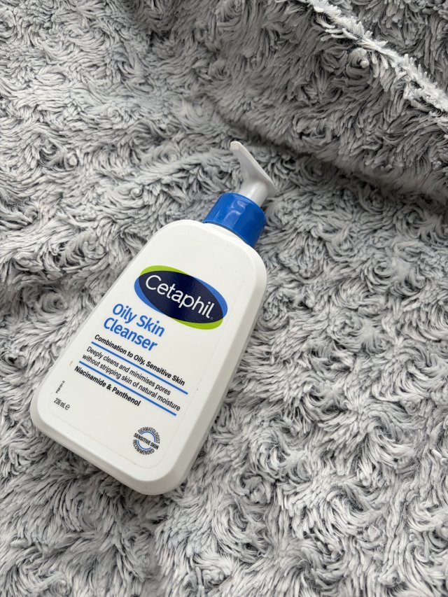 Bardzo dobry produkt do mycia twarzy