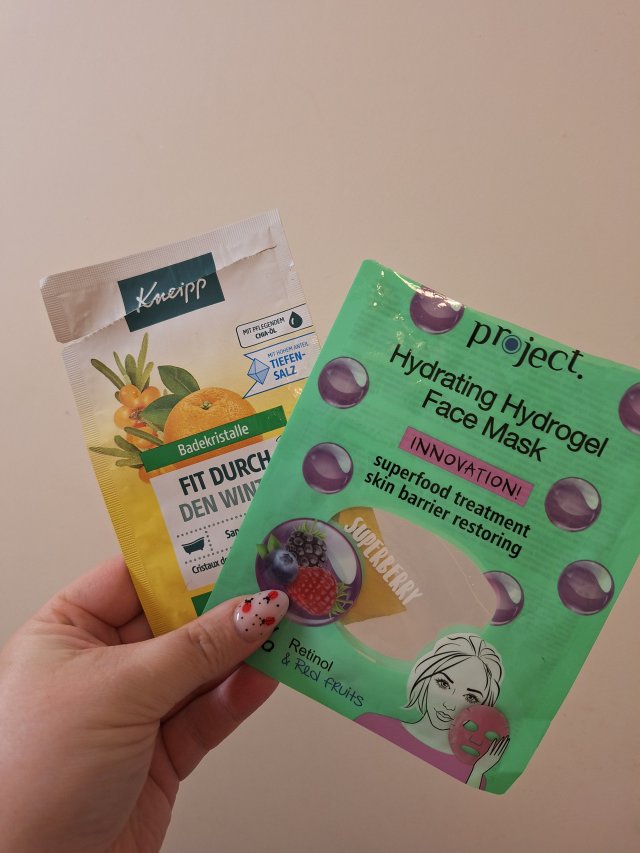 Denkowanie część druga :)  Kwiecień w wiosenno-wielkanocnych barwach - denkuję w żółci, zieleni, bieli i różu. 🐣🍀🐇🌸