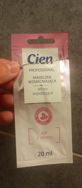 Denkowanie część druga :)  Kwiecień w wiosenno-wielkanocnych barwach - denkuję w żółci, zieleni, bieli i różu. 🐣🍀🐇🌸