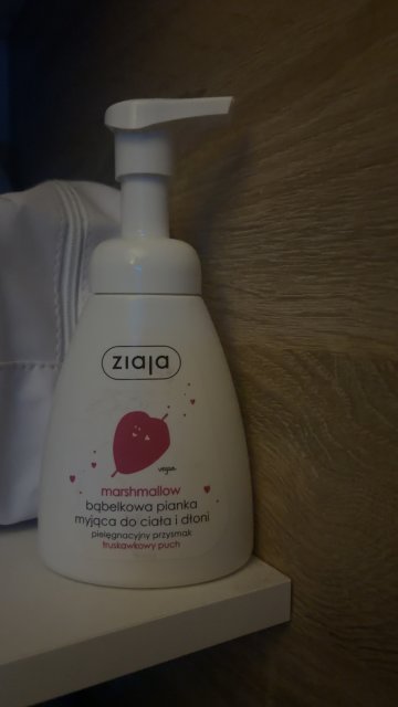 Ziaja Pielęgnacyjny Przysmak, Marshmallow, Pianka myjąca do ciała i dłoni, Bąbelkowa, Truskawkowy puch