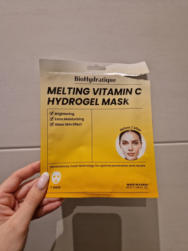 Denkowanie część druga :)  Kwiecień w wiosenno-wielkanocnych barwach - denkuję w żółci, zieleni, bieli i różu. 🐣🍀🐇🌸