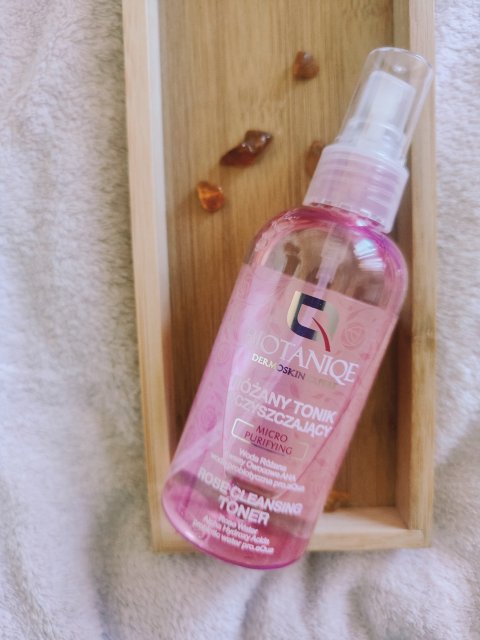 Biotaniqe Micro Purifying, Różany tonik oczyszczający, Woda różana, Kwasy owocowe AHA, Woda probiotyczna pro.aQua