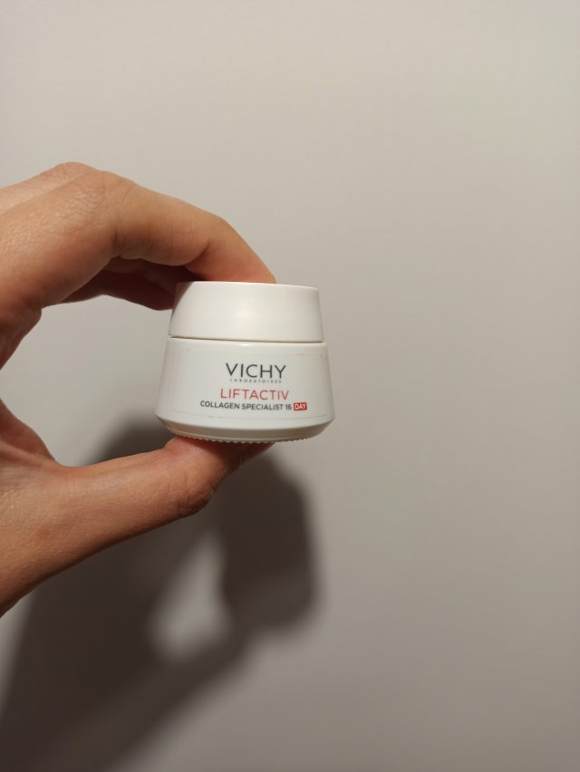 Denkowanie część druga :)  Kwiecień w wiosenno-wielkanocnych barwach - denkuję w żółci, zieleni, bieli i różu. 🐣🍀🐇🌸