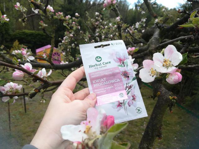 Farmona Herbal Care, Drobnoziarnisty peeling do twarzy i ust, Kwiat migdałowca