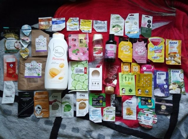 akcja denkowanie! grudzień - kosmetyki w świątecznych opakowaniach i świątecznych kolorach 🎄❄️⛄🎀🎁🎅