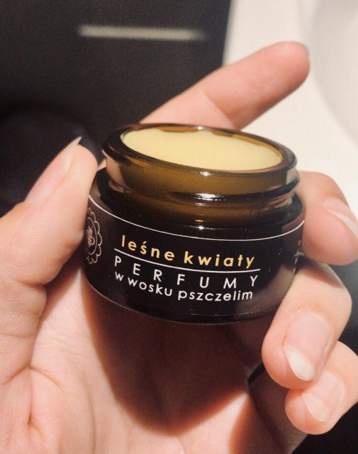 Miodowa Mydlarnia Perfumy w wosku pszczelim, Leśne kwiaty