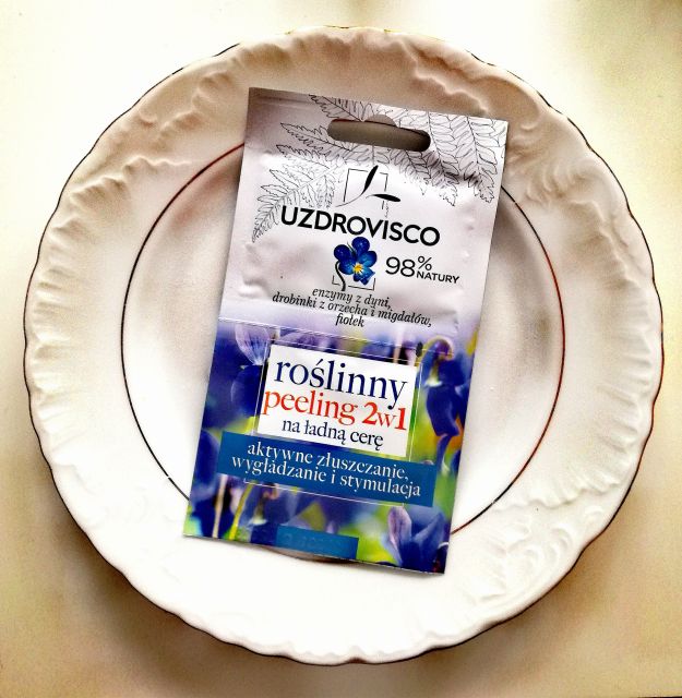 Uzdrovisco Roślinnie aktywny peeling 2 w 1 na ładną cerę