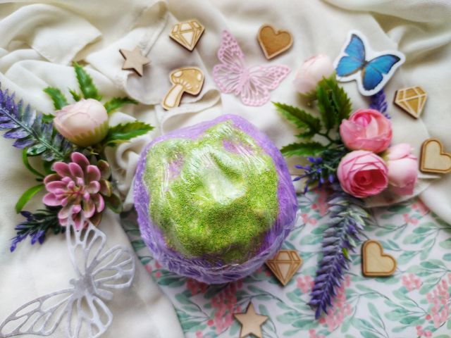 Pretty suds poison apple