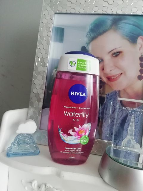 Nivea Żel pod prysznic z perełkami olejku, Waterlilly & Oil