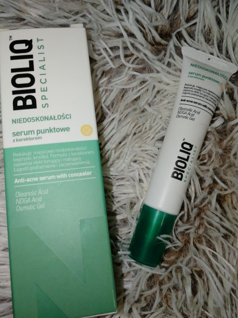 Punktowe serum na niedoskonalosci