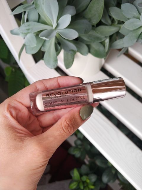 Makeup Revolution Conceal & Define, Korektor do twarzy, nr C1