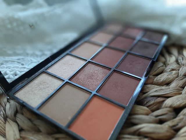 Makeup Revolution Paleta cieni, Re-Loaded, Iconic Fever