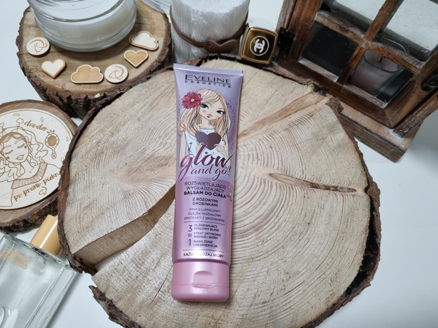Eveline Glow and go!, Balsam do ciała, Rozświetlająco-wygładzający, Z różowymi drobinkami