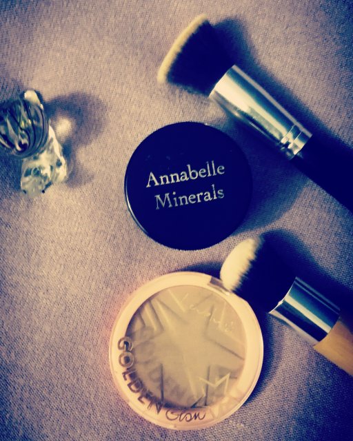 Annabelle Minerals Podkład mineralny do twarzy, Matujący, Sunny Cream