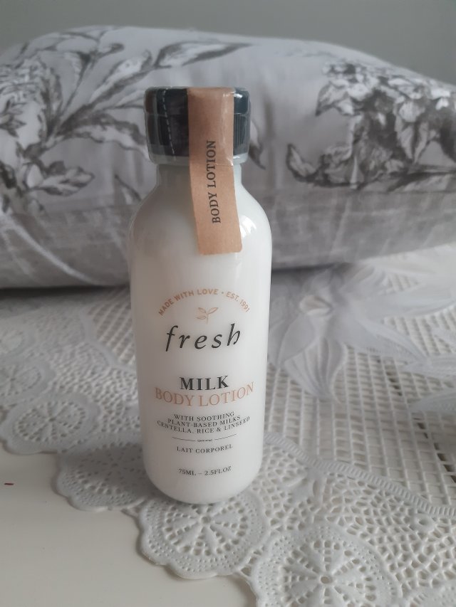 fresh Mleczko do ciała, Milk Body Lotion, Soothing Plant Based Milks Centella, Rice & Linseed