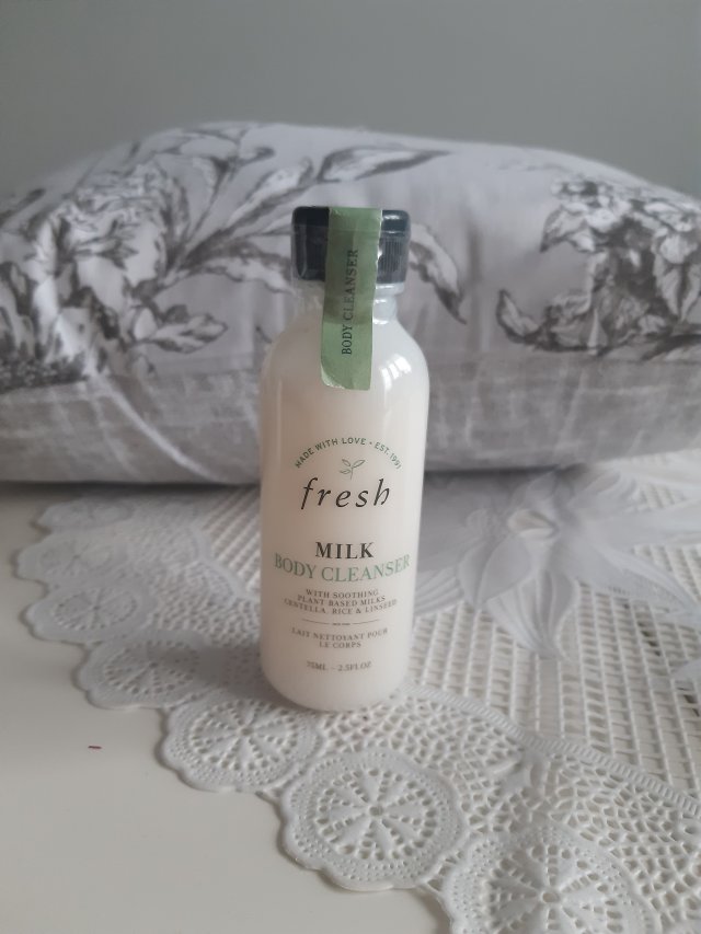 fresh Mleczko do mycia ciała, Milk Body Cleanser, Soothing Plant Based Milks Centella, Rice & Linseed