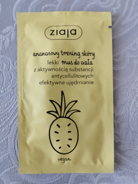 Ziaja Ananasowy trening skóry, Mus do ciała, Lekki, Z aktywnością substancji antycellulitowych