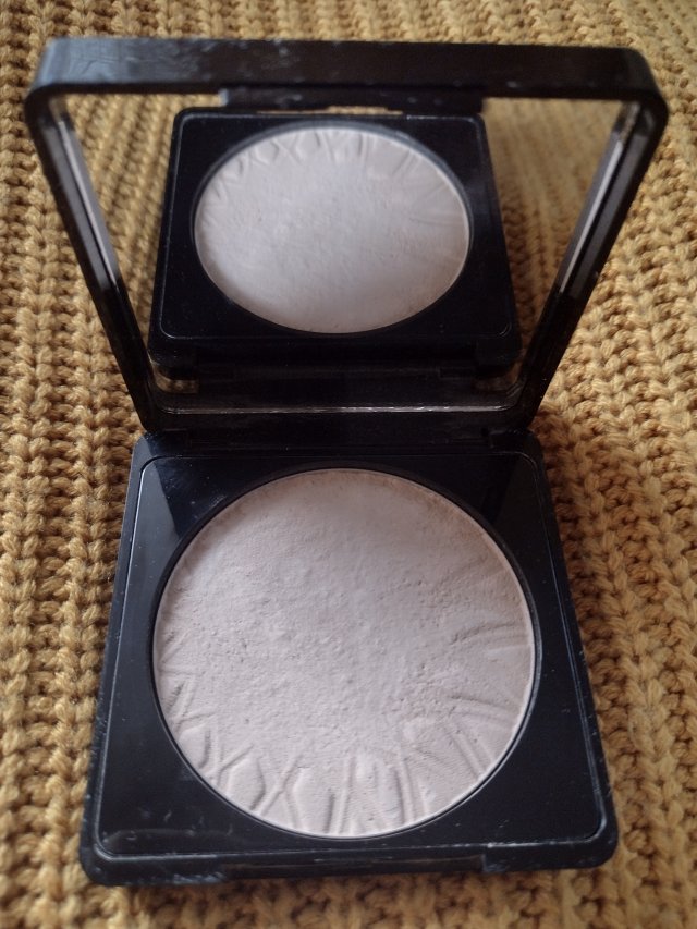 Kobo Mineral Series, Loose Foundation, Mineralny podkład sypki, nr 02 Gold