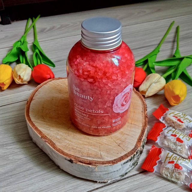 BeBeauty Care, Sól do kąpieli, Relaksująca, Płatki Róż 