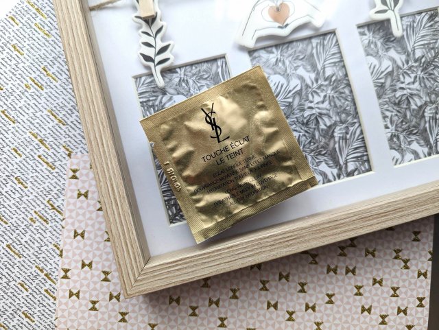 Yves Saint Laurent Touche Eclat, Le Teint, Awakening Foundation, Podkład do twarzy, Rozświetlający, nr B30 Almond