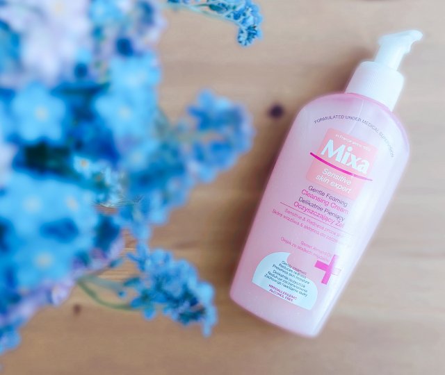 Mixa Żel do mycia twarzy, Delikatnie oczyszczający,  Skóra wrażliwa z tendencją do niedoskonałości