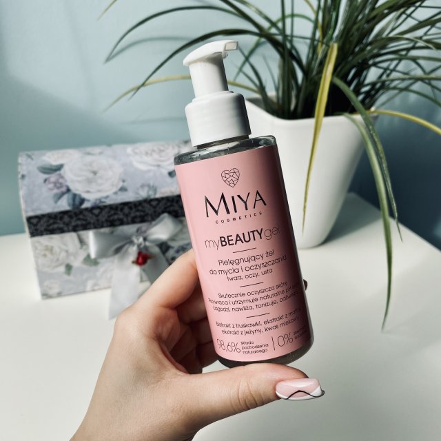 Miya Cosmetics MyBEAUTYgel, Żel do mycia i oczyszczania, Pielęgnujący, Twarz, oczy i usta, Ekstrakt z truskawki, ekstrakt z maliny i ekstrakt z jeżyny
