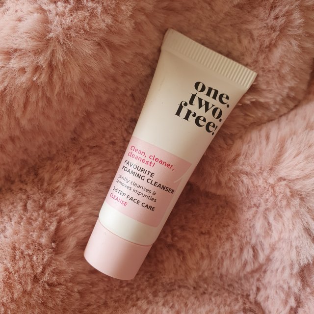 One. Two. Free! Favourite Foaming Cleanser żel do mycia twarzy