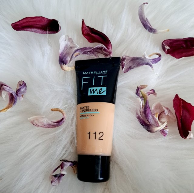 Maybelline Fit me! Podkład do twarzy, Matujący i wygładzający pory, nr 112 Soft Beige