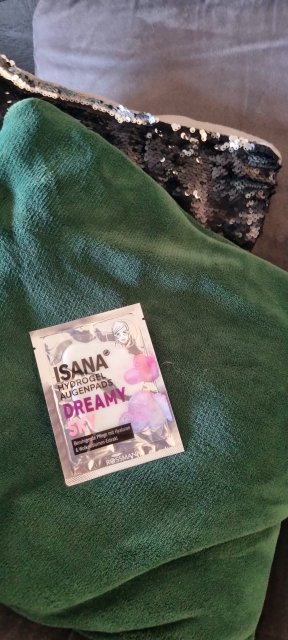 Chmurkowe płatki pod oczy Isana