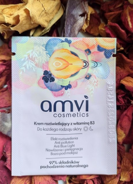 AMVI Cosmetics Krem do twarzy, Rozświetlający, Z witaminą B3
