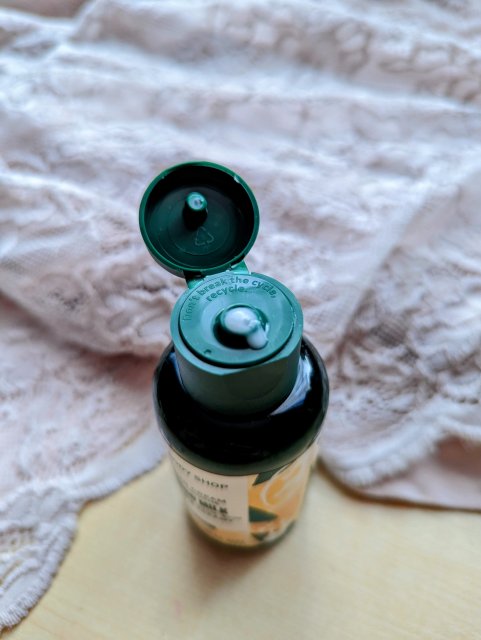 Almond Milk krem pod prysznic The Body Shop 