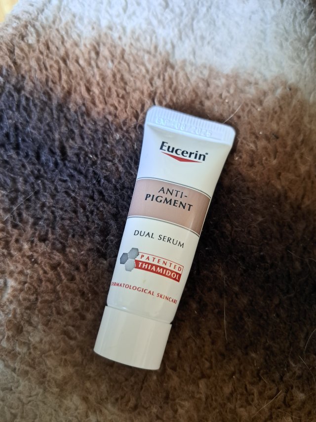 Eucerin Serum do twarzy, Anti-Pigment, O podwójnym działaniu, Redukuje plamy pigmentacyjne i zapobiega ich ponownemu pojawianiu się
