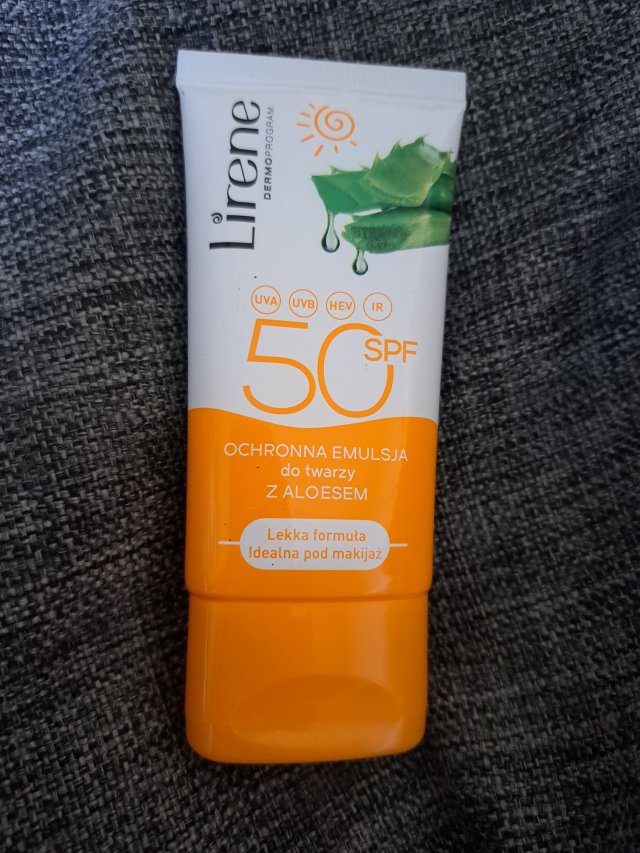 Lirene Dermoprogram, Emulsja do twarzy, Ochronna, Lekka formuła, Z aloesem, SPF50