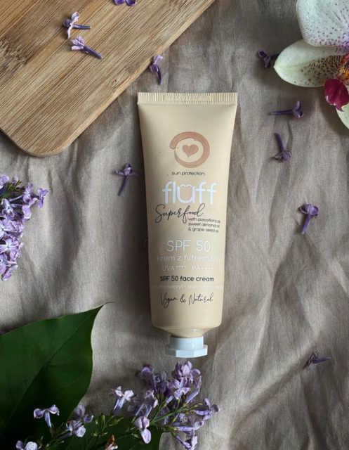 Fluff Superfood, Krem do twarzy, Z filtrem UV, SPF 50, Wyrównujący koloryt skóry