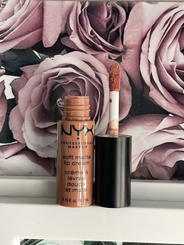 NYX Soft Matte Lip Cream, Pomadka do ust w płynie, Kolor Abu Dhabi