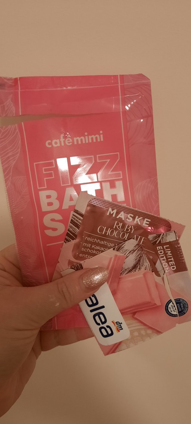 akcja denkowanie! grudzień - kosmetyki w świątecznych opakowaniach i świątecznych kolorach 🎄❄️⛄🎀🎁🎅