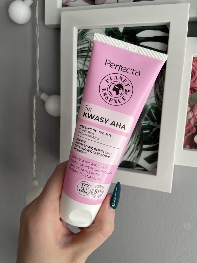Perfecta Planet Essence, Peeling do twarzy, Kwasowa dermabrazja, 5x kwasy AHA