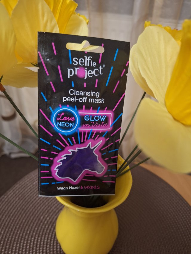 Selfie Project Love Neon, Maseczka do twarzy, Oczyszczająca, Peel-off, Glow in Violet, Witch Hazel & Grapes