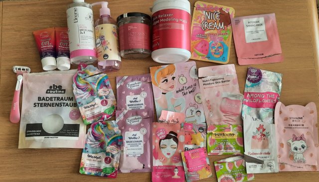 akcja denkowanie! grudzień - kosmetyki w świątecznych opakowaniach i świątecznych kolorach 🎄❄️⛄🎀🎁🎅