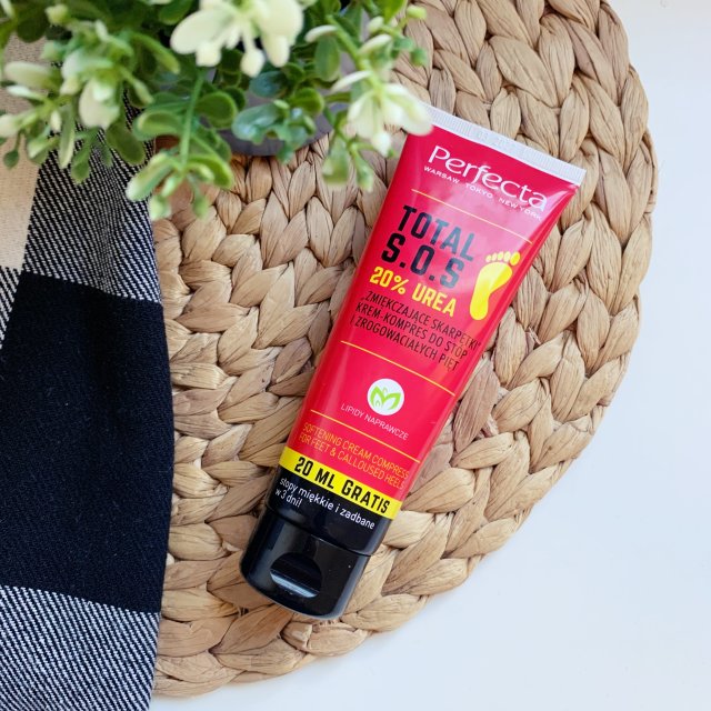 Perfecta Total S.O.S., Zmiękczające Skarpetki, Krem-kompres do stóp i zrogowaciałych pięt