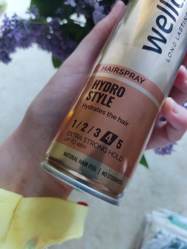 Lakier do stylizacji włosów 
