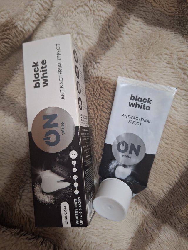 WhiteON Pasta do zębów, Black White